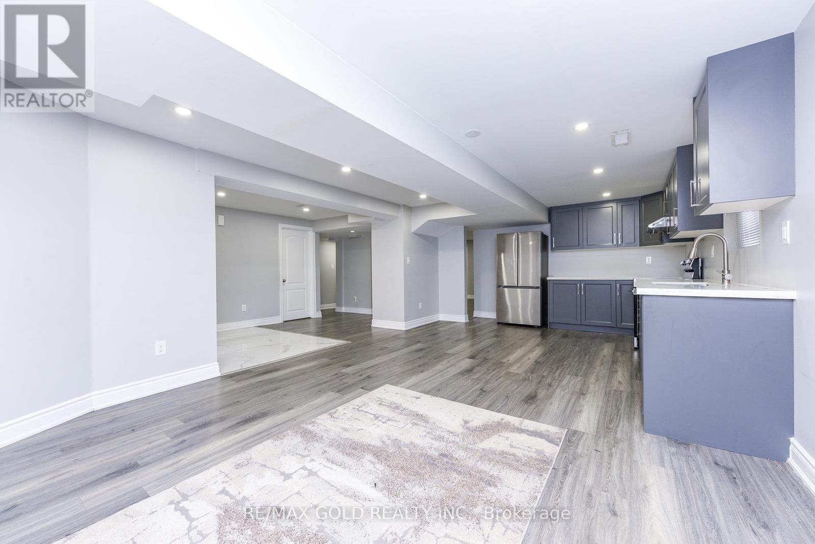 4 Gollop Crescent, Halton Hills, Ontario  L7G 5N9 - Photo 38 - W12415607