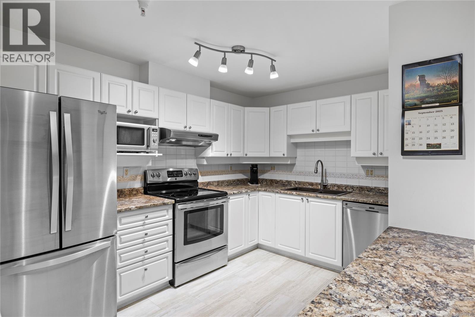 307 5620 Edgewater Lane, Nanaimo, British Columbia  V9T 6K1 - Photo 10 - 1014243