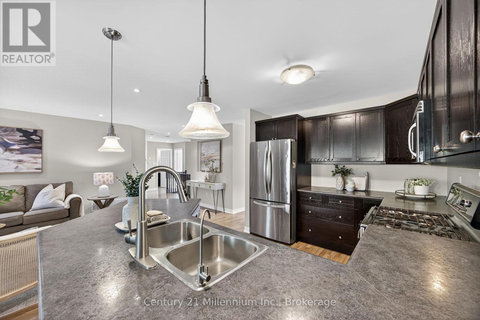 45 Red Pine Crescent, Wasaga Beach, Ontario  L9Z 3B2 - Photo 8 - S12416237