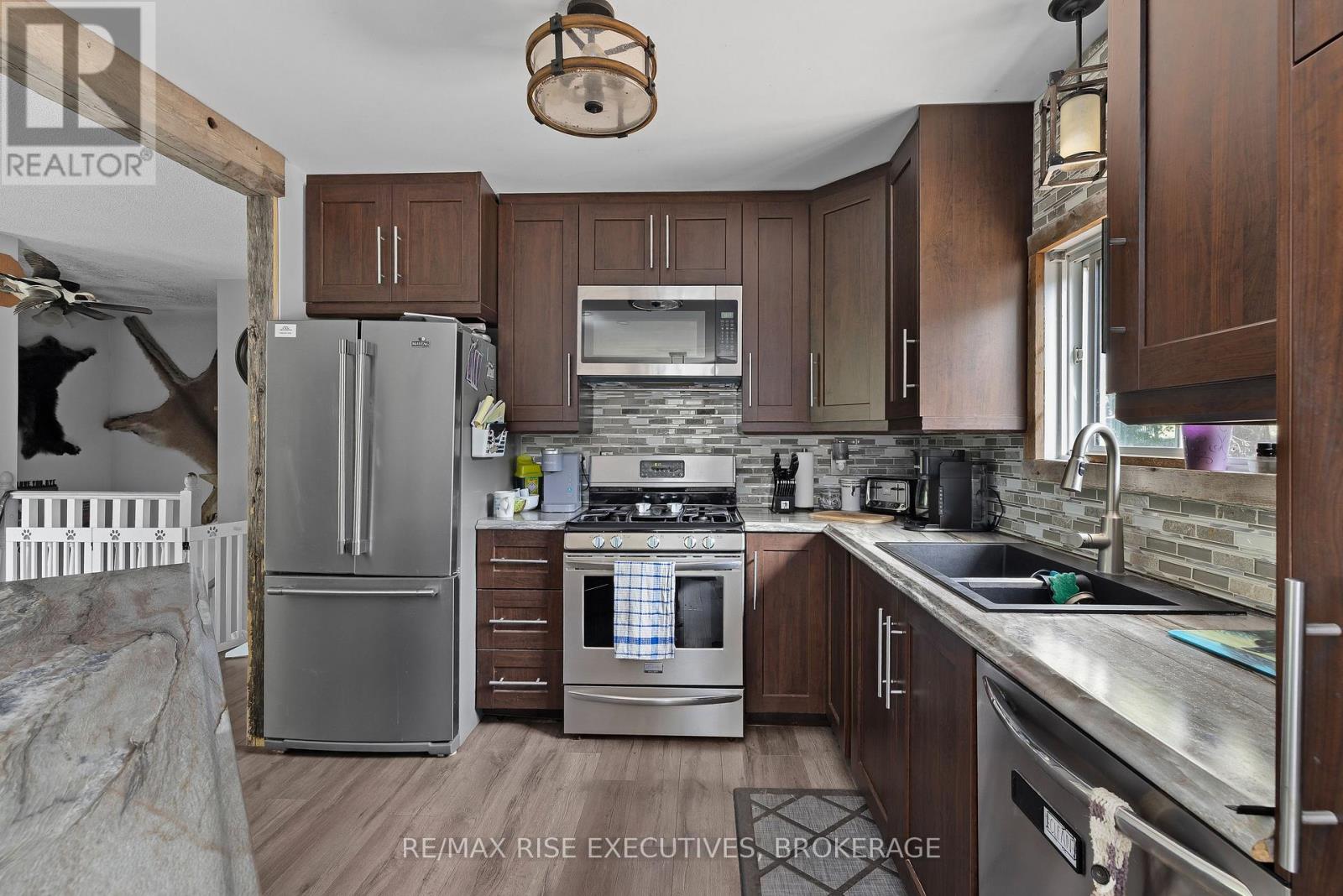 9009 Perth Road, Rideau Lakes, Ontario  K0G 1X0 - Photo 11 - X12416199