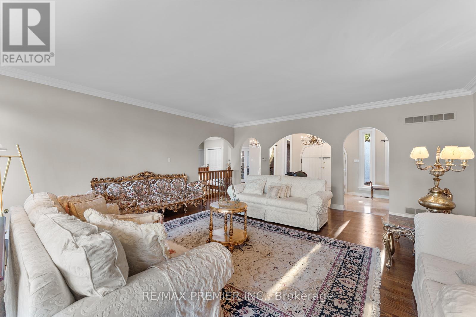 261 Sylvadene Parkway, Vaughan, Ontario  L4L 2M8 - Photo 13 - N12415077