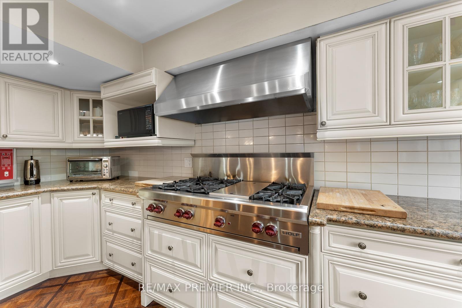 261 Sylvadene Parkway, Vaughan, Ontario  L4L 2M8 - Photo 36 - N12415077