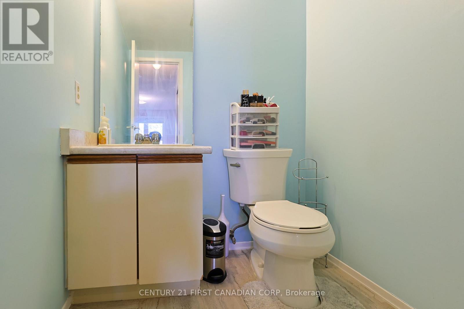 215 - 15 Jacksway Crescent, London North, Ontario  N5X 3T8 - Photo 12 - X12416219