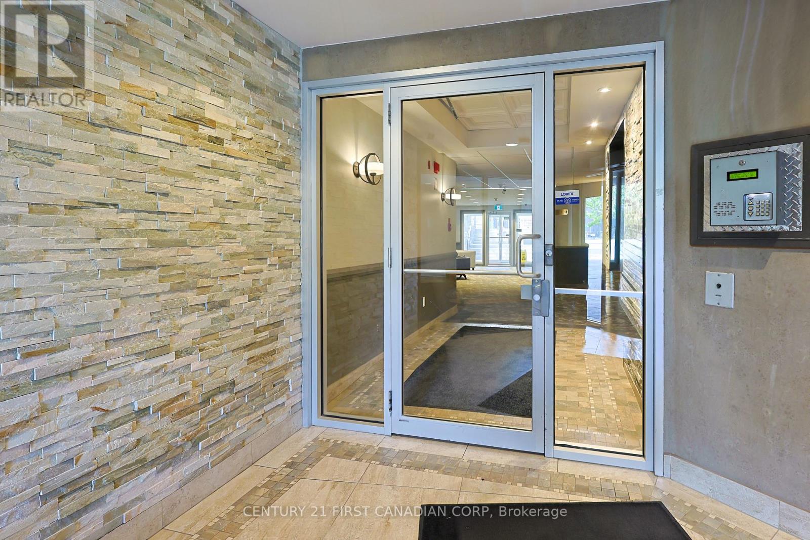 215 - 15 Jacksway Crescent, London North, Ontario  N5X 3T8 - Photo 5 - X12416219