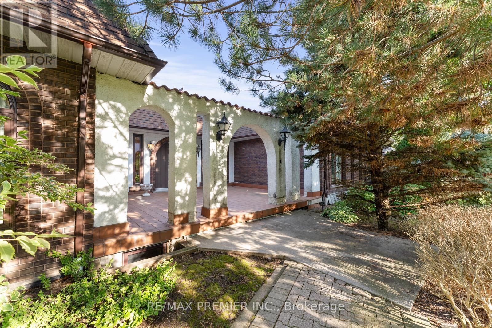 261 Sylvadene Parkway, Vaughan, Ontario  L4L 2M8 - Photo 9 - N12415077