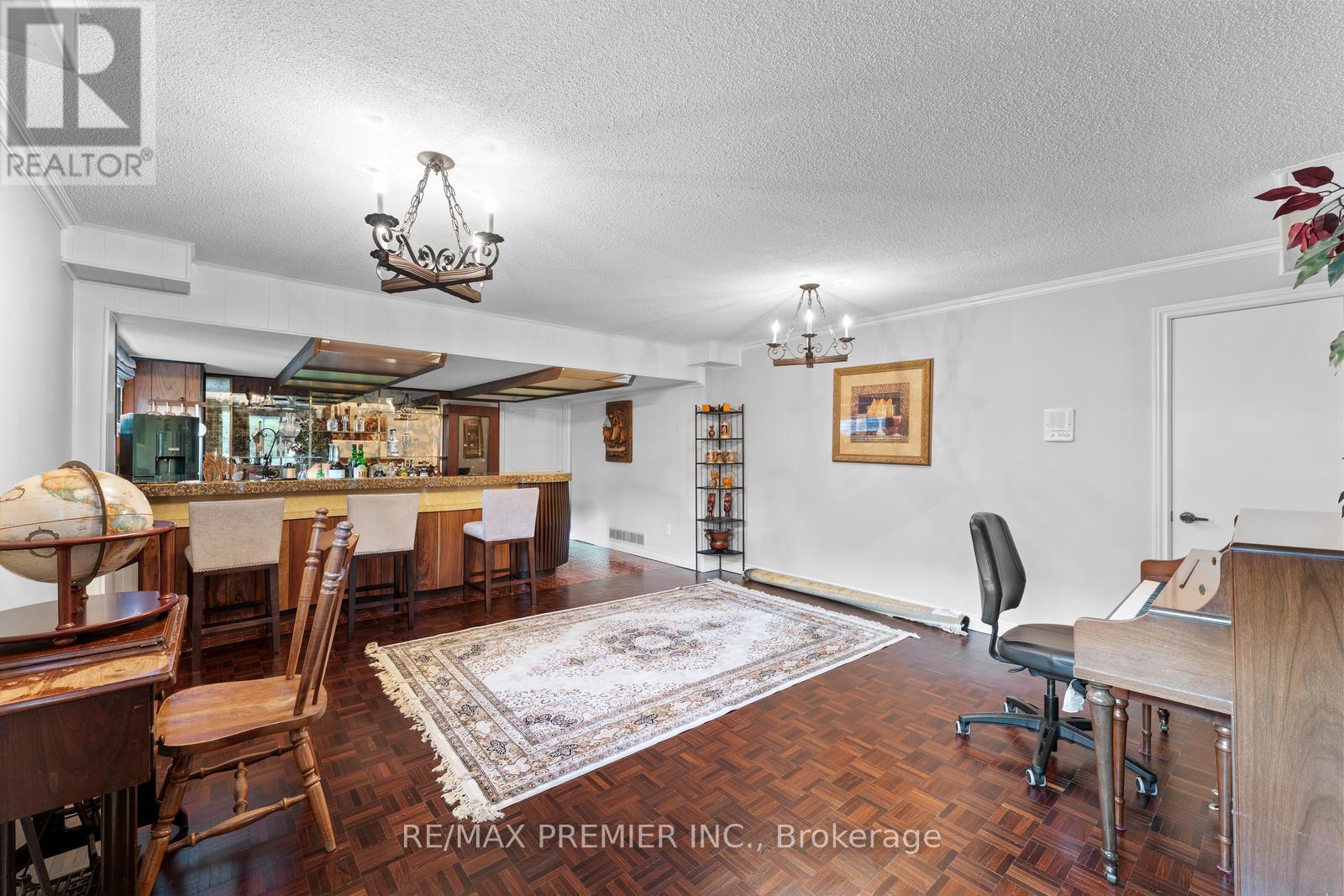 261 Sylvadene Parkway, Vaughan, Ontario  L4L 2M8 - Photo 32 - N12415077