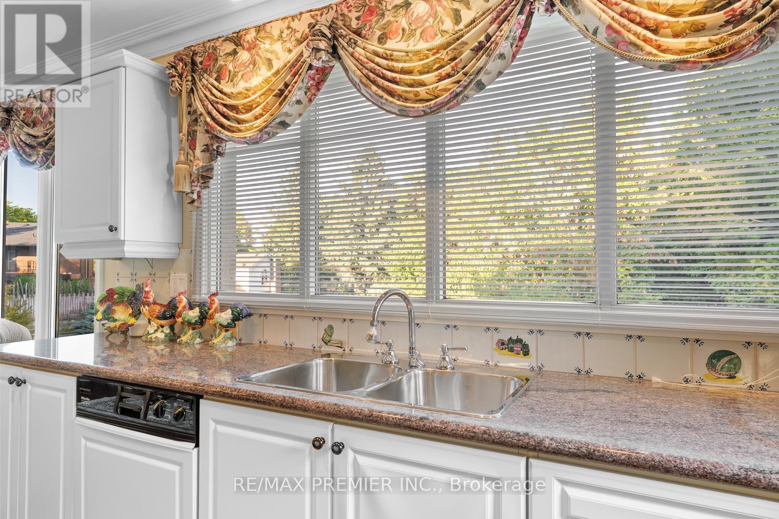 261 Sylvadene Parkway, Vaughan, Ontario  L4L 2M8 - Photo 19 - N12415077