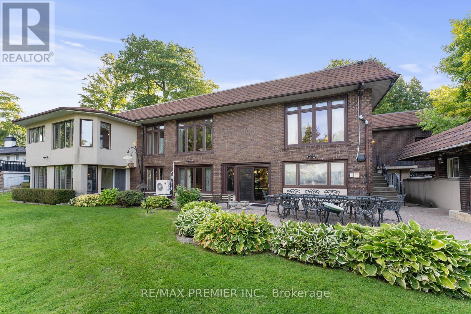 261 Sylvadene Parkway, Vaughan, Ontario  L4L 2M8 - Photo 2 - N12415077