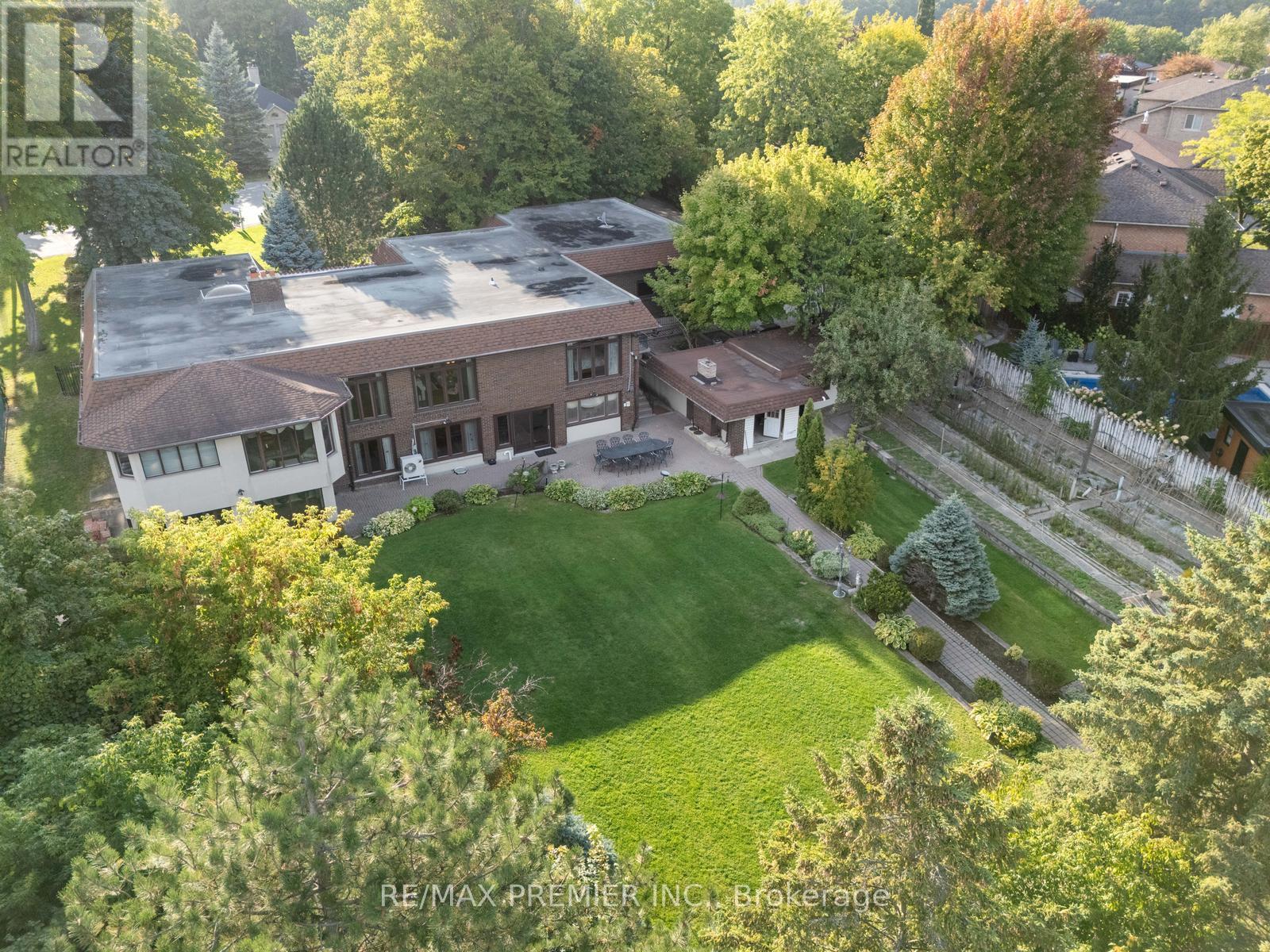 261 Sylvadene Parkway, Vaughan, Ontario  L4L 2M8 - Photo 3 - N12415077