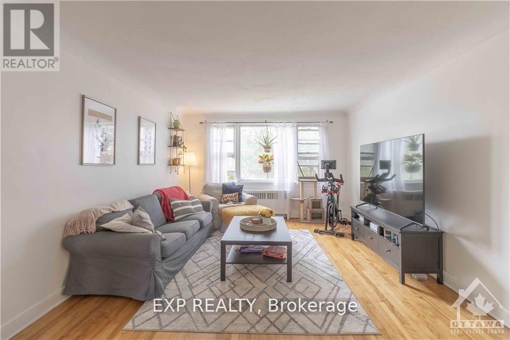 873 Kirkwood Avenue, Ottawa, Ontario  K1Z 5Y3 - Photo 2 - X12416279