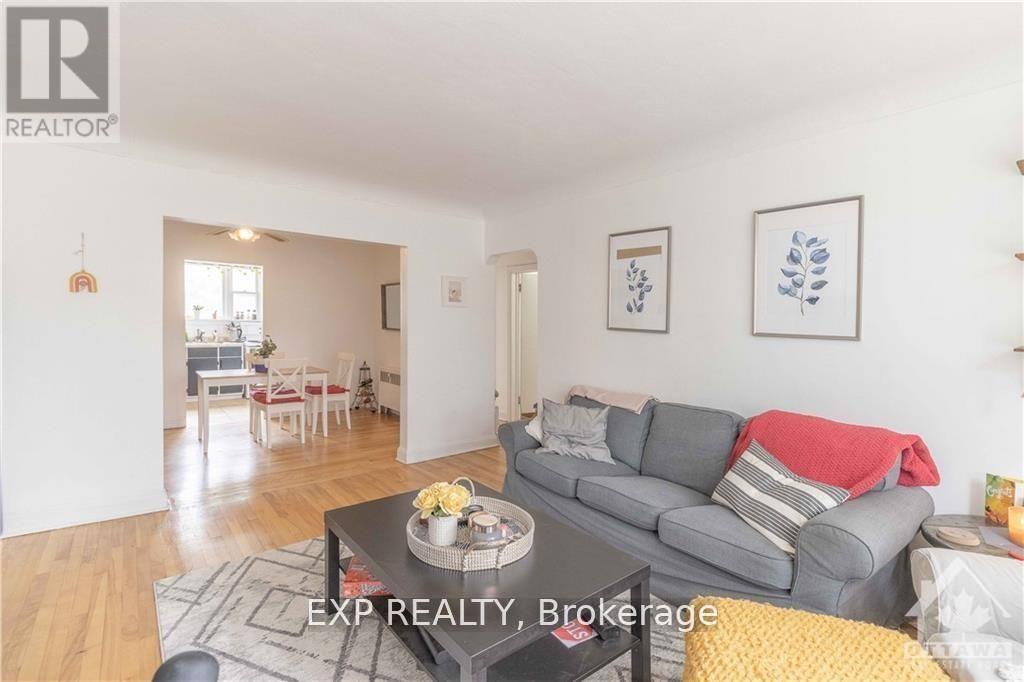 873 Kirkwood Avenue, Ottawa, Ontario  K1Z 5Y3 - Photo 3 - X12416279