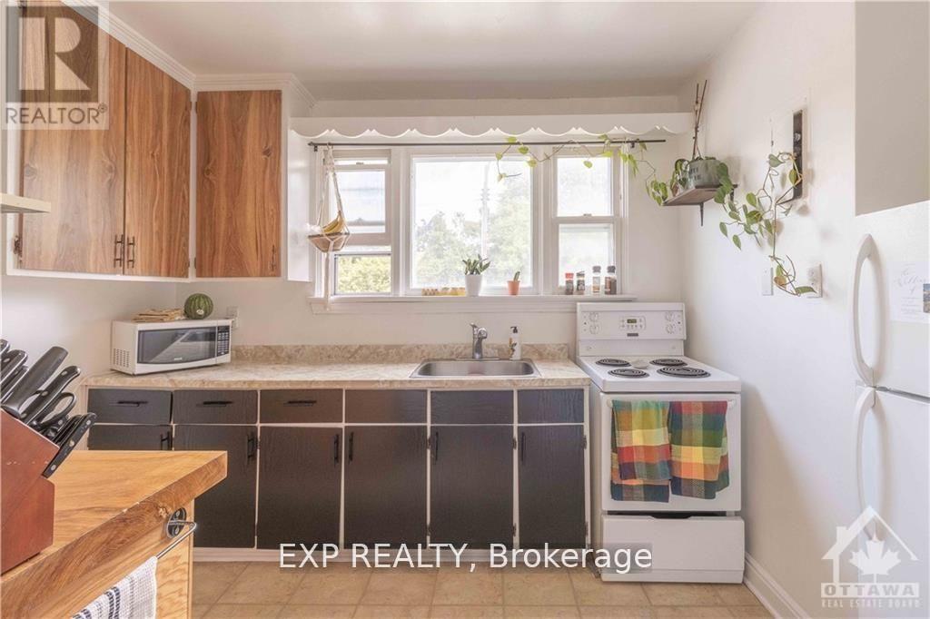 873 Kirkwood Avenue, Ottawa, Ontario  K1Z 5Y3 - Photo 5 - X12416279