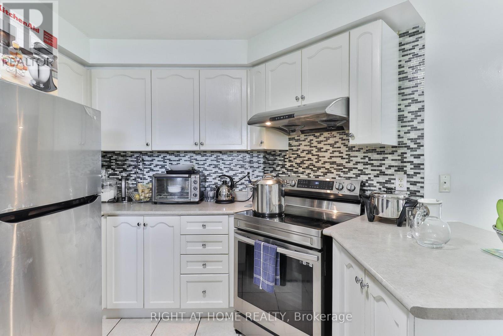 1 Eastview Gate, Brampton, Ontario  L6P 1M6 - Photo 15 - W12320895