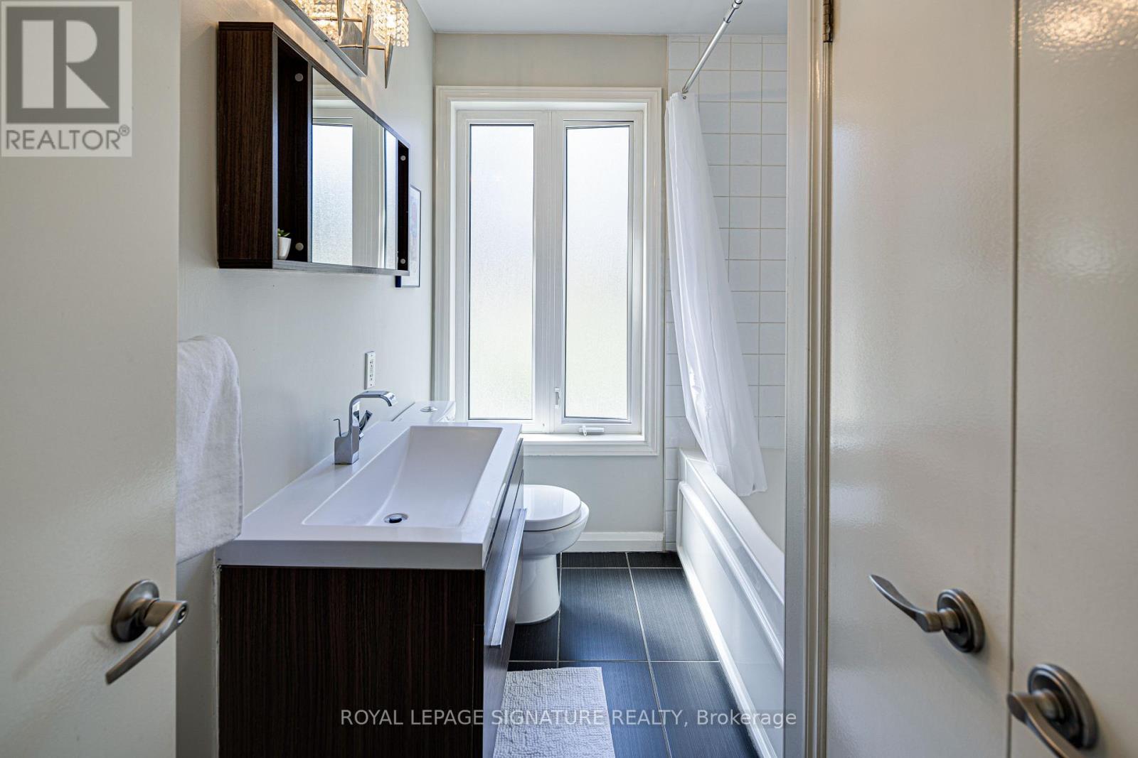 2 Parmbelle Crescent, Toronto, Ontario  M3A 3G6 - Photo 26 - C12416161