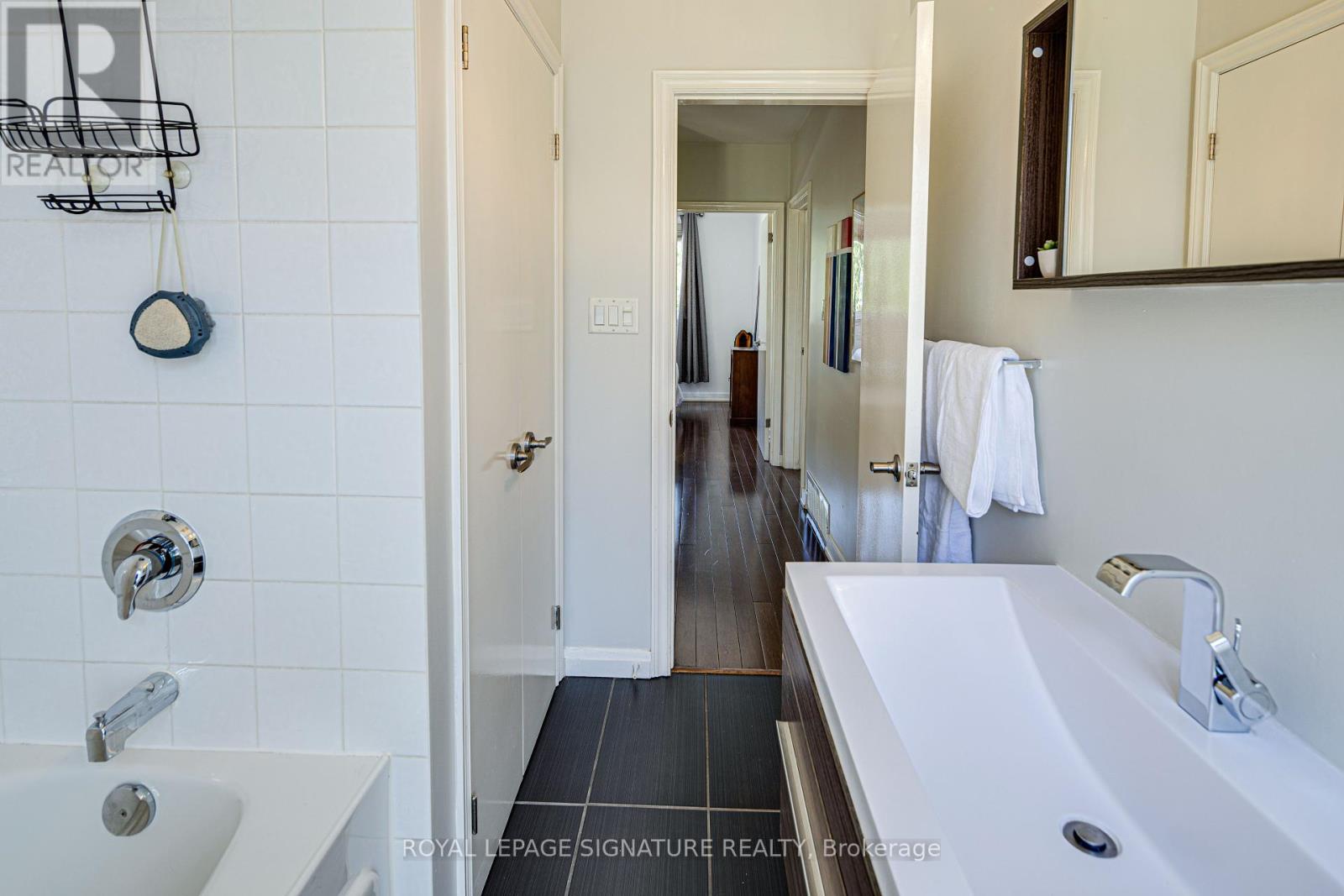 2 Parmbelle Crescent, Toronto, Ontario  M3A 3G6 - Photo 27 - C12416161