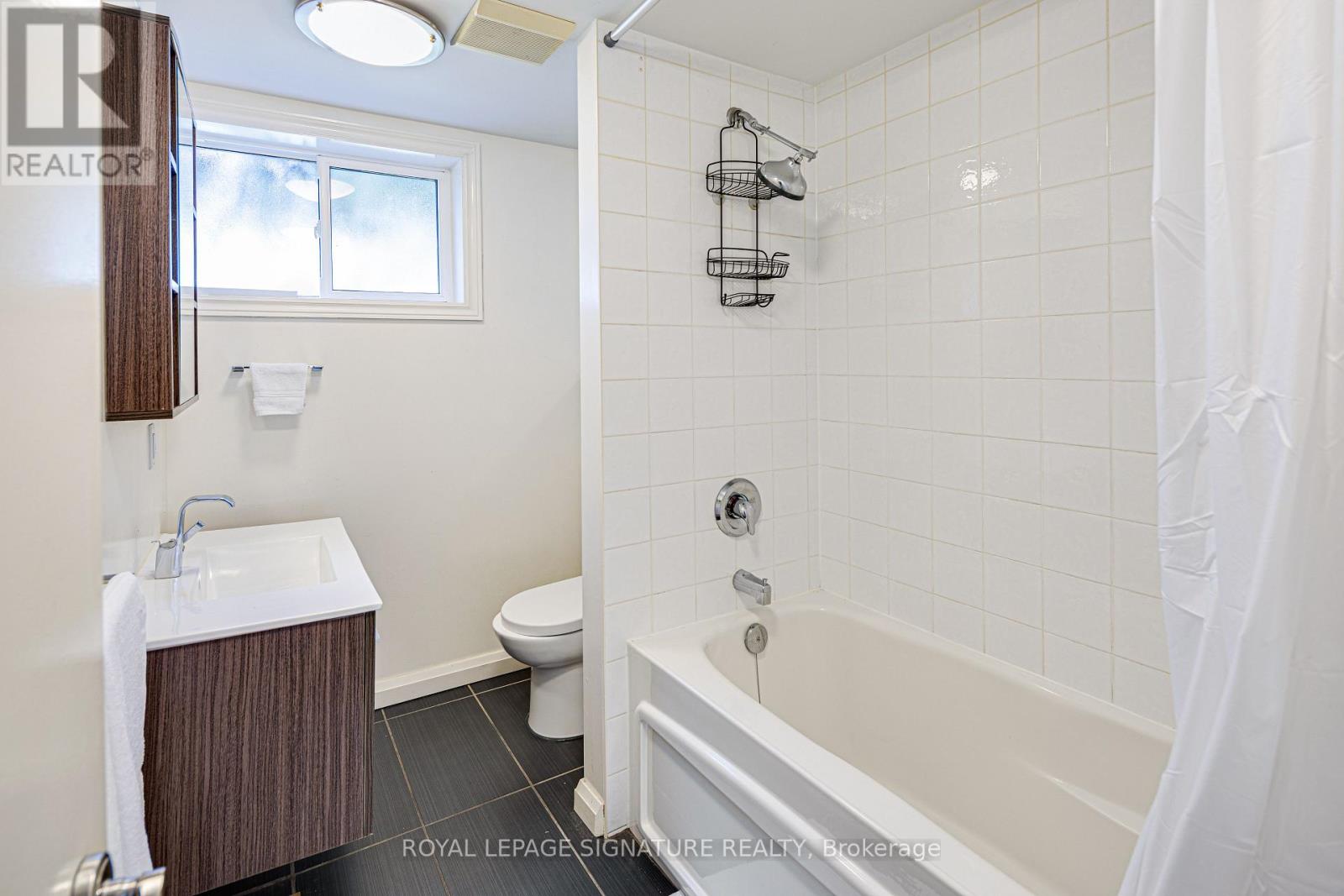 2 Parmbelle Crescent, Toronto, Ontario  M3A 3G6 - Photo 34 - C12416161