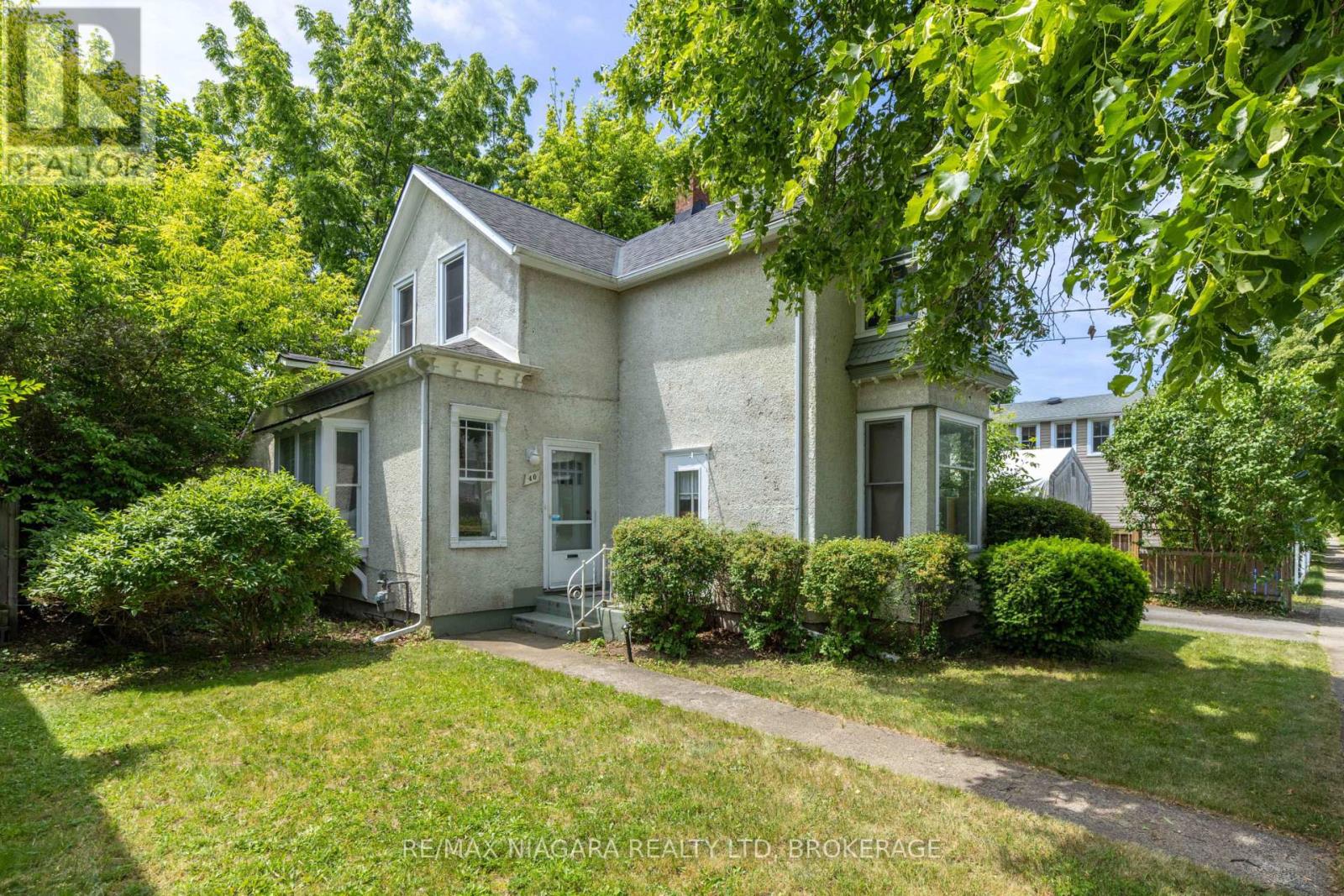 40 Dacotah Street, St. Catharines, Ontario  L2R 1Z7 - Photo 1 - X12416236