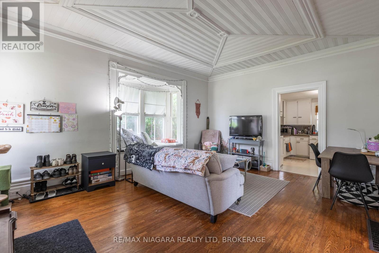 40 Dacotah Street, St. Catharines, Ontario  L2R 1Z7 - Photo 10 - X12416236