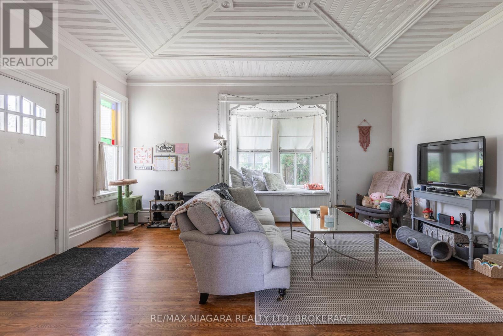 40 Dacotah Street, St. Catharines, Ontario  L2R 1Z7 - Photo 12 - X12416236