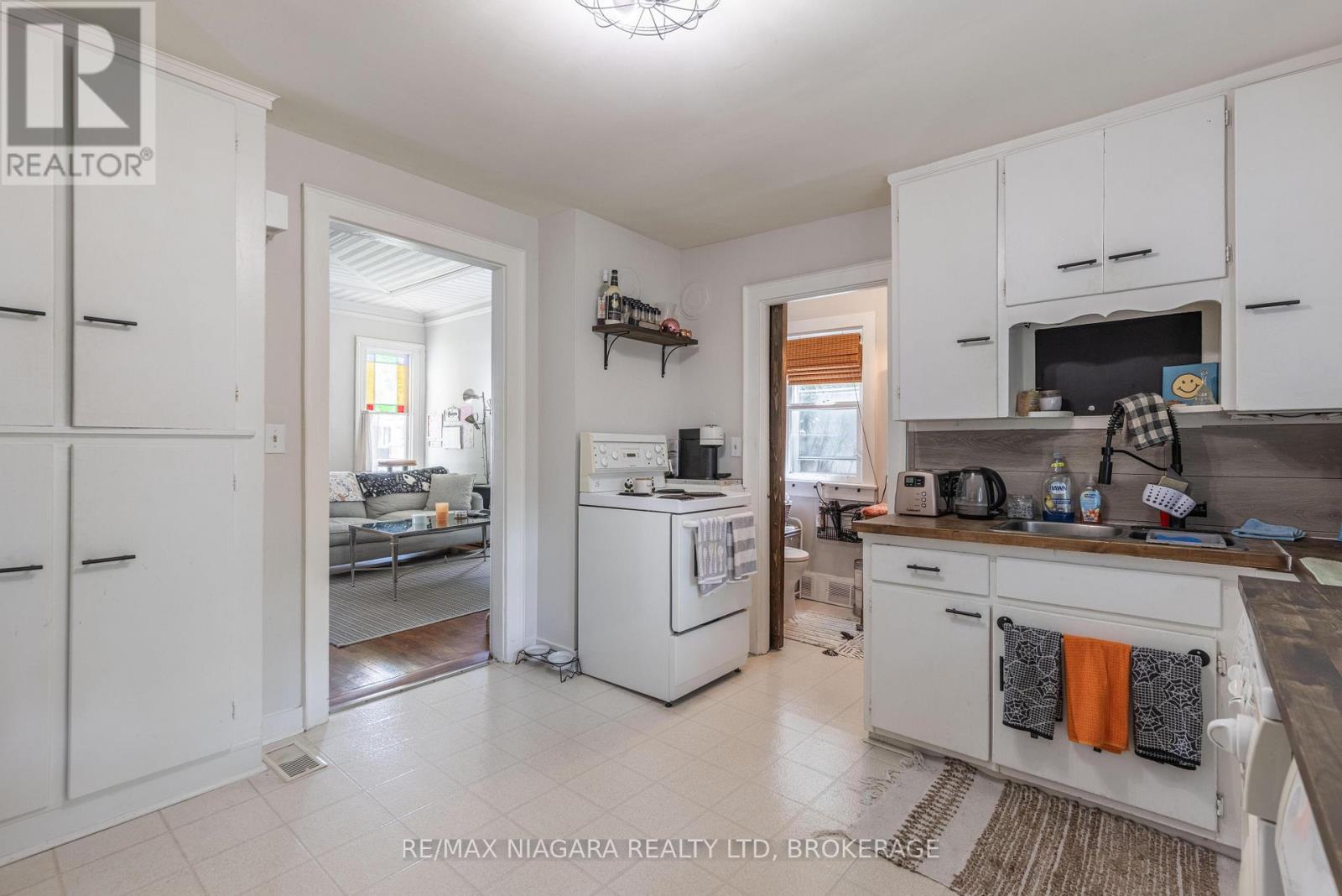 40 Dacotah Street, St. Catharines, Ontario  L2R 1Z7 - Photo 14 - X12416236