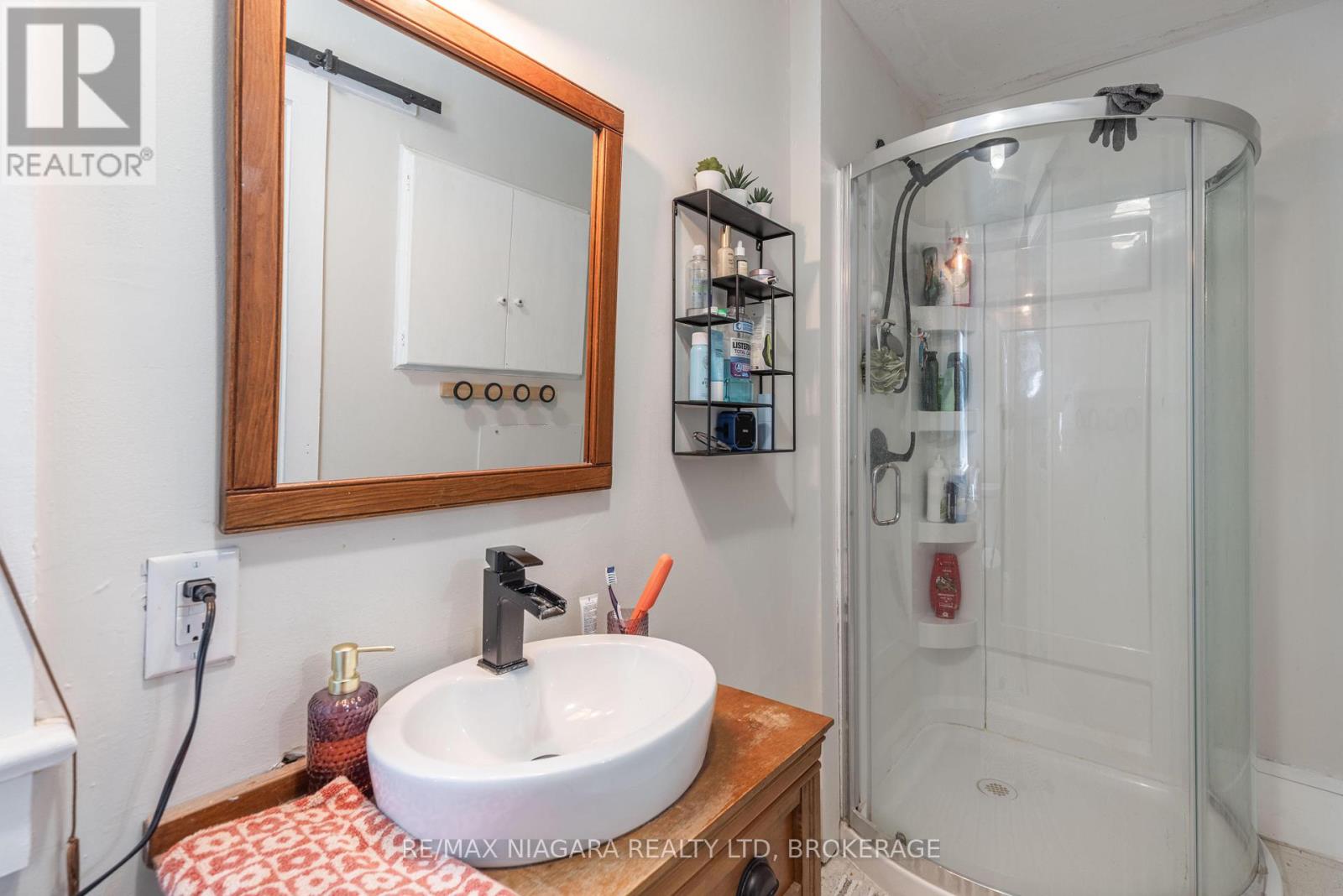 40 Dacotah Street, St. Catharines, Ontario  L2R 1Z7 - Photo 15 - X12416236