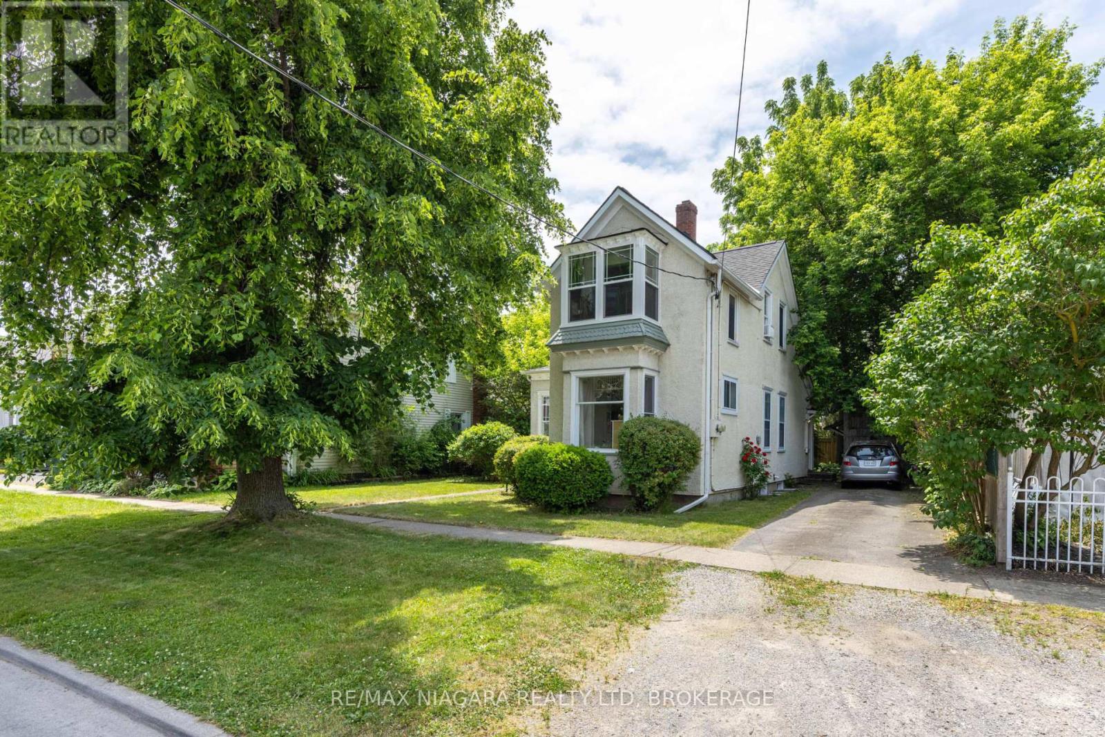 40 Dacotah Street, St. Catharines, Ontario  L2R 1Z7 - Photo 2 - X12416236