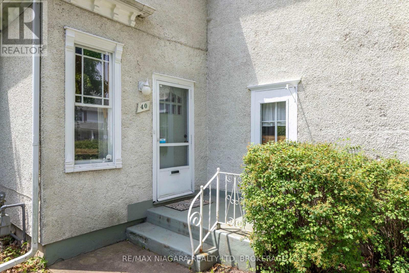 40 Dacotah Street, St. Catharines, Ontario  L2R 1Z7 - Photo 3 - X12416236