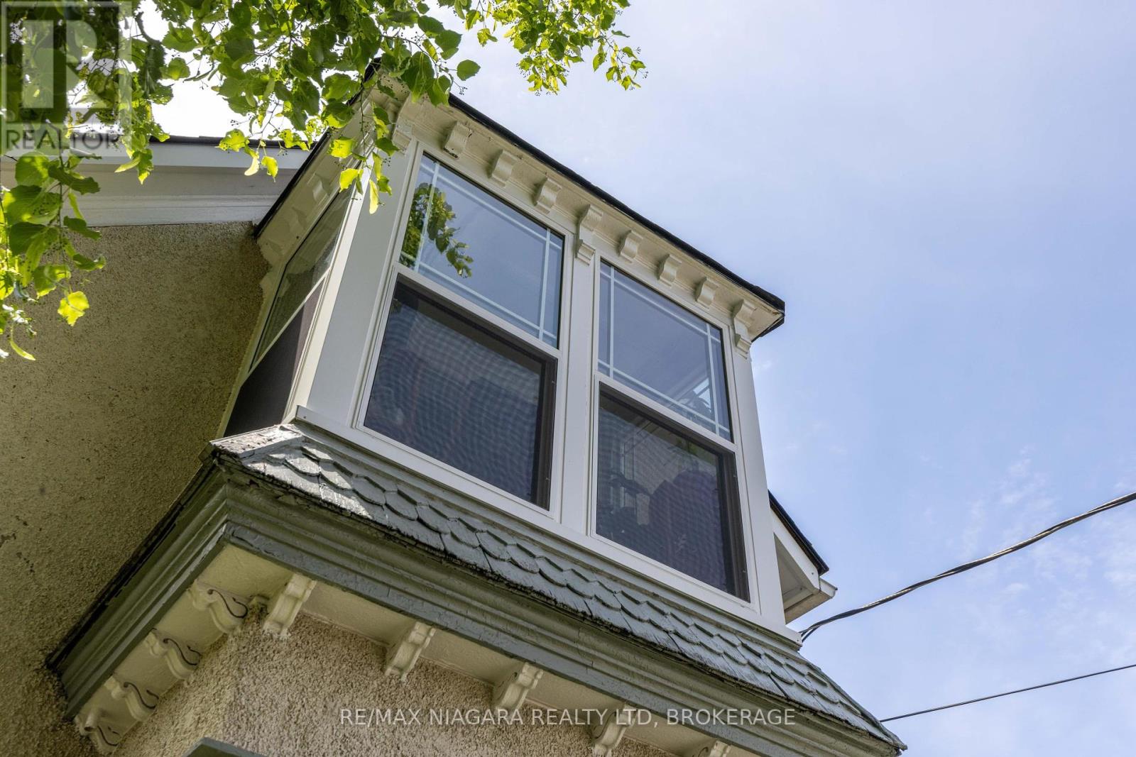 40 Dacotah Street, St. Catharines, Ontario  L2R 1Z7 - Photo 4 - X12416236