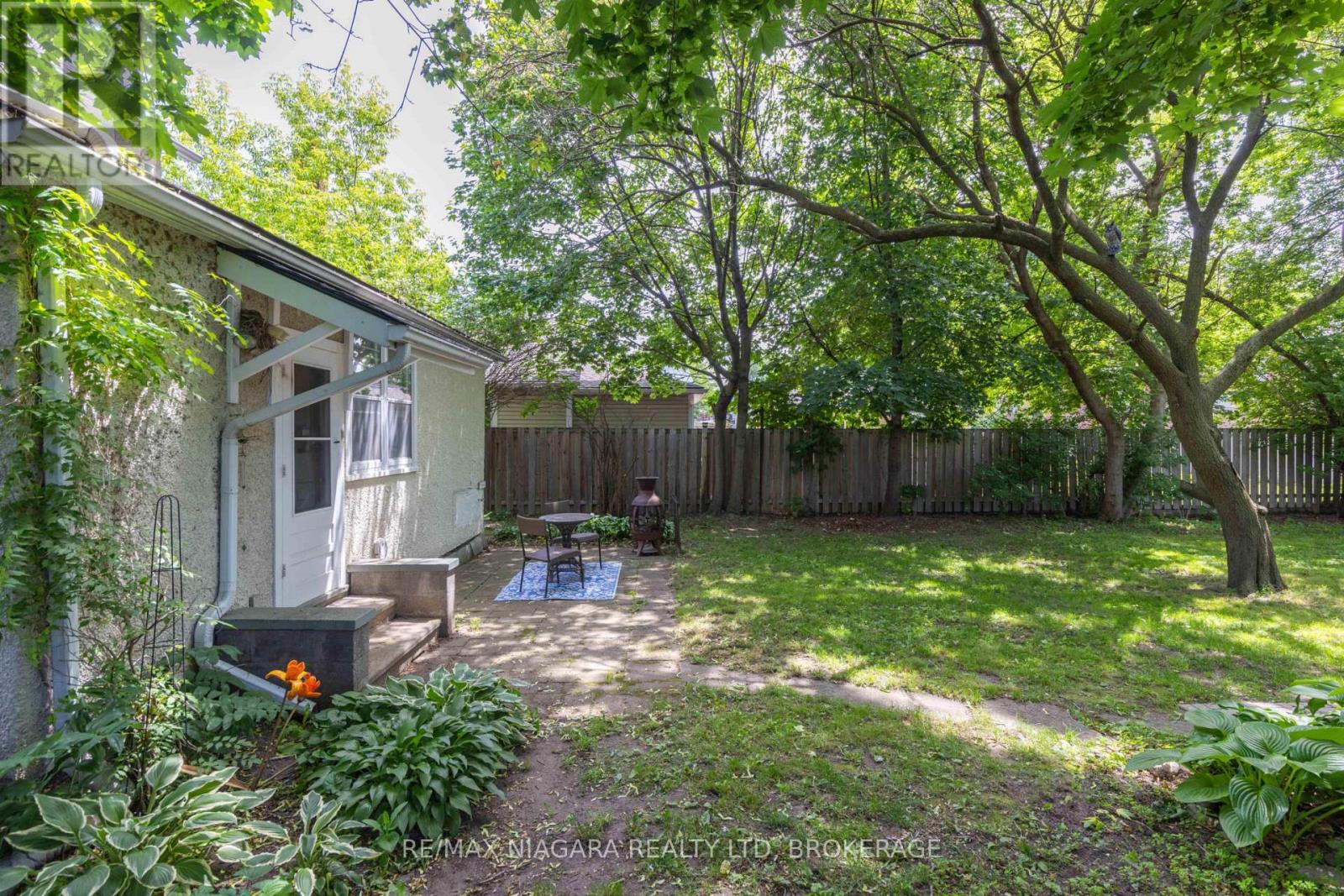 40 Dacotah Street, St. Catharines, Ontario  L2R 1Z7 - Photo 5 - X12416236