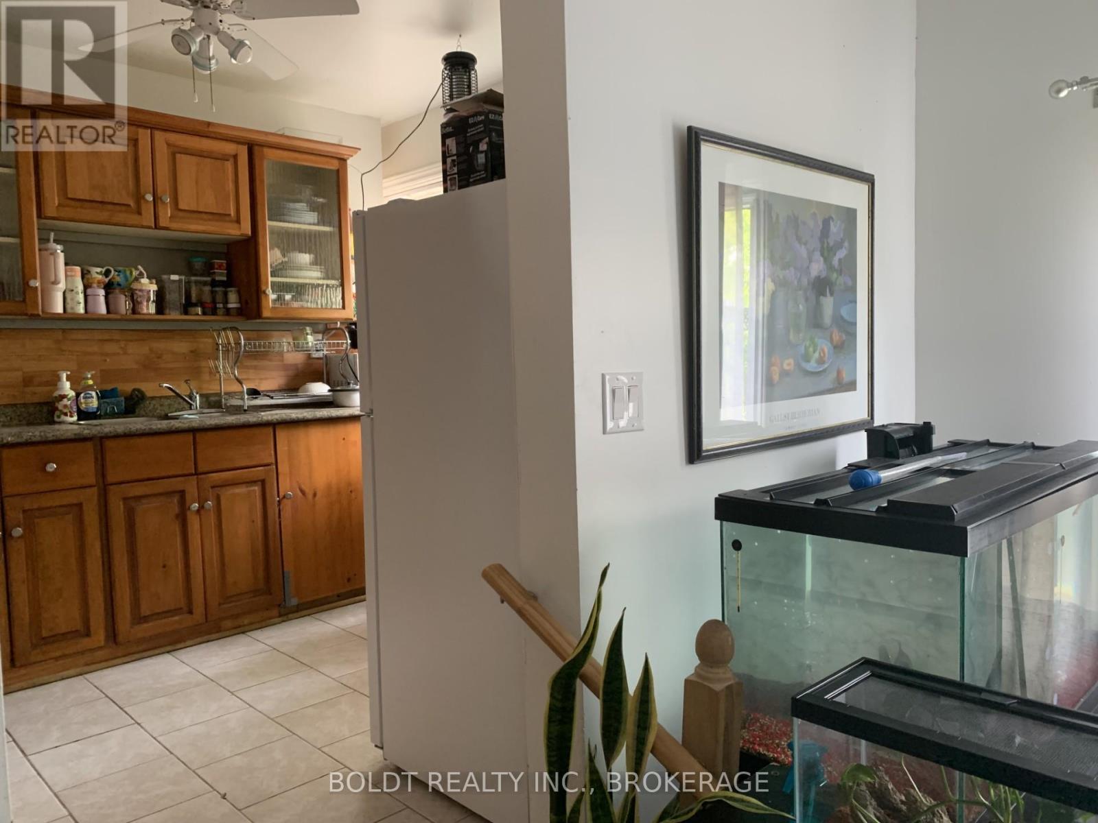 4573 Armoury Street, Niagara Falls, Ontario  L2E 1S5 - Photo 11 - X12416311