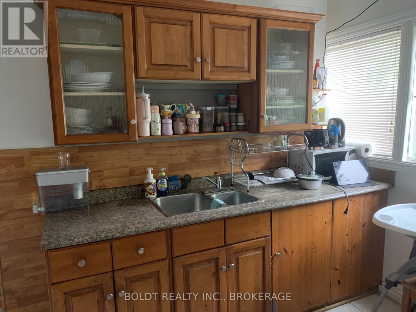 4573 Armoury Street, Niagara Falls, Ontario  L2E 1S5 - Photo 12 - X12416311