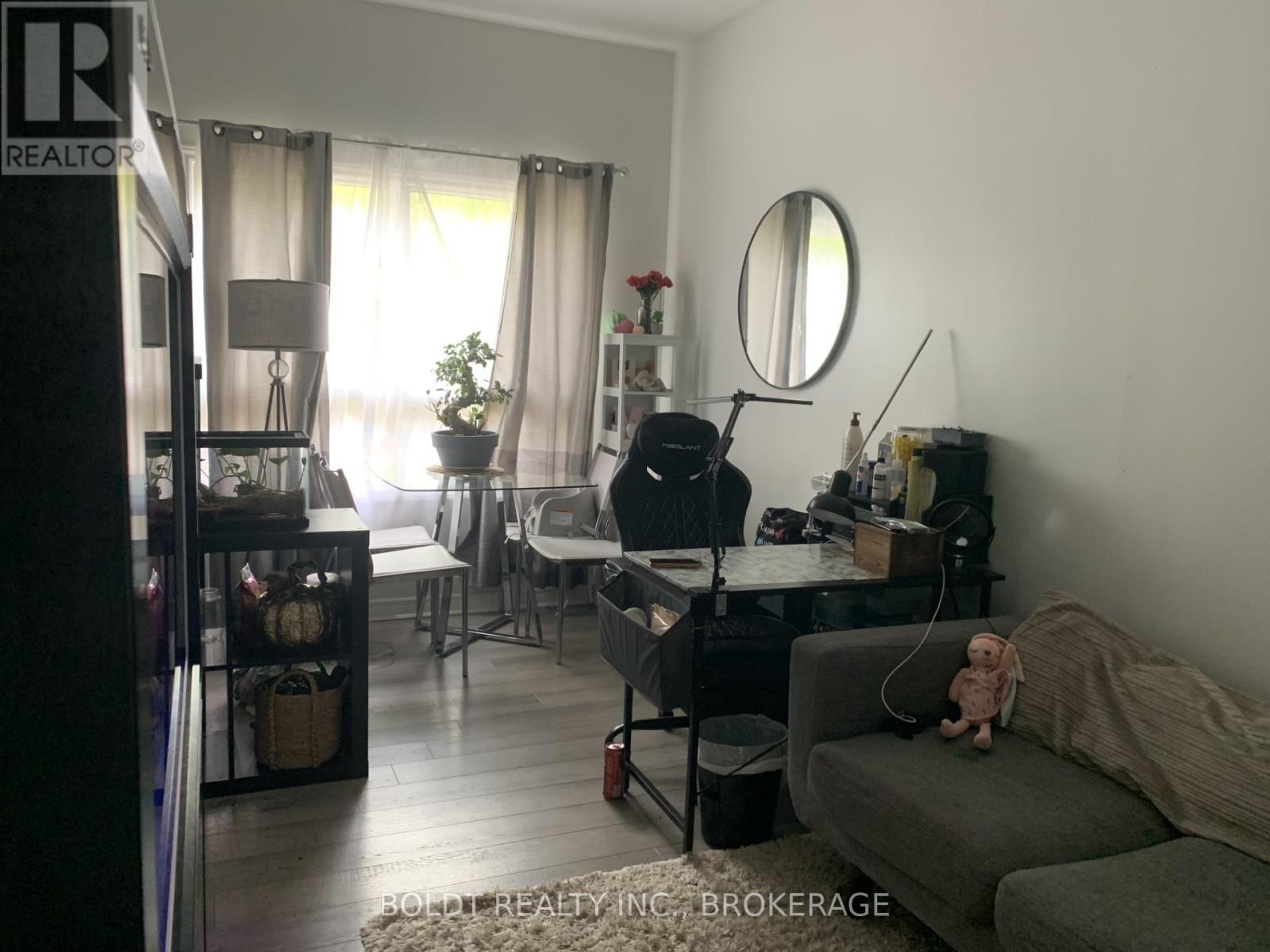 4573 Armoury Street, Niagara Falls, Ontario  L2E 1S5 - Photo 13 - X12416311