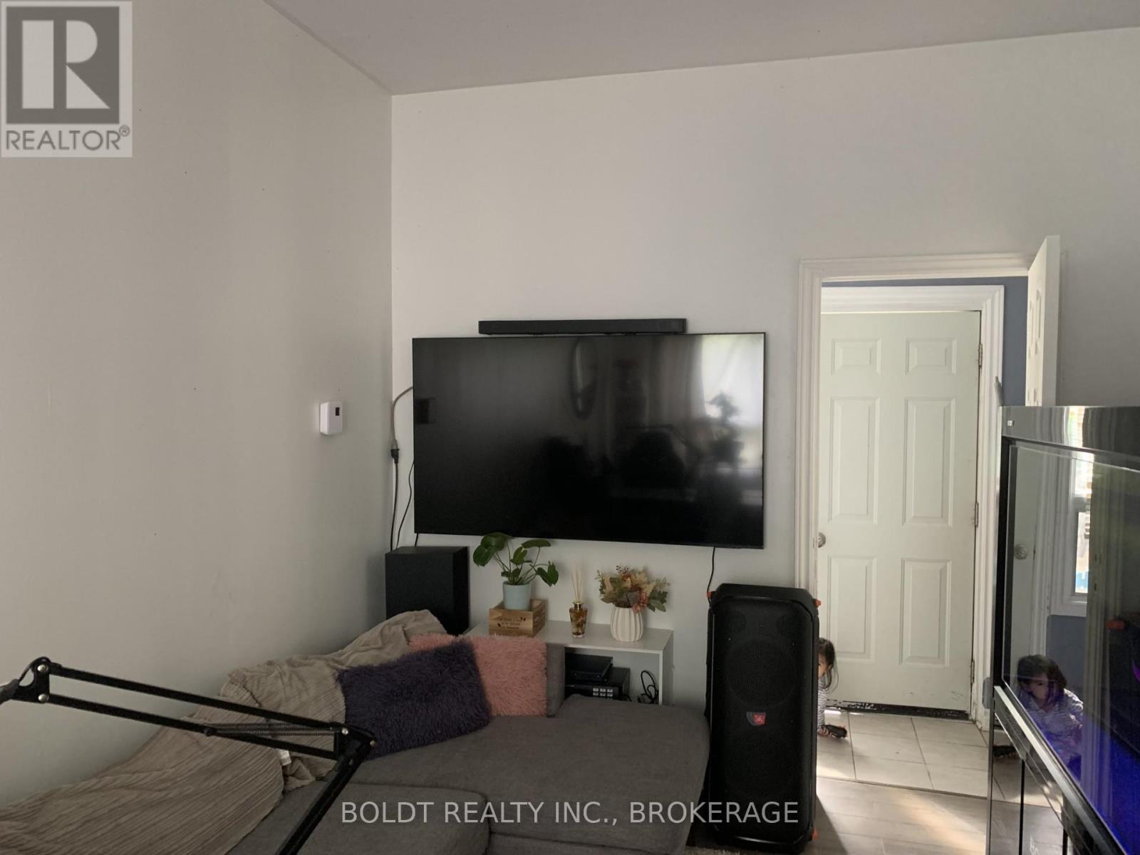 4573 Armoury Street, Niagara Falls, Ontario  L2E 1S5 - Photo 15 - X12416311