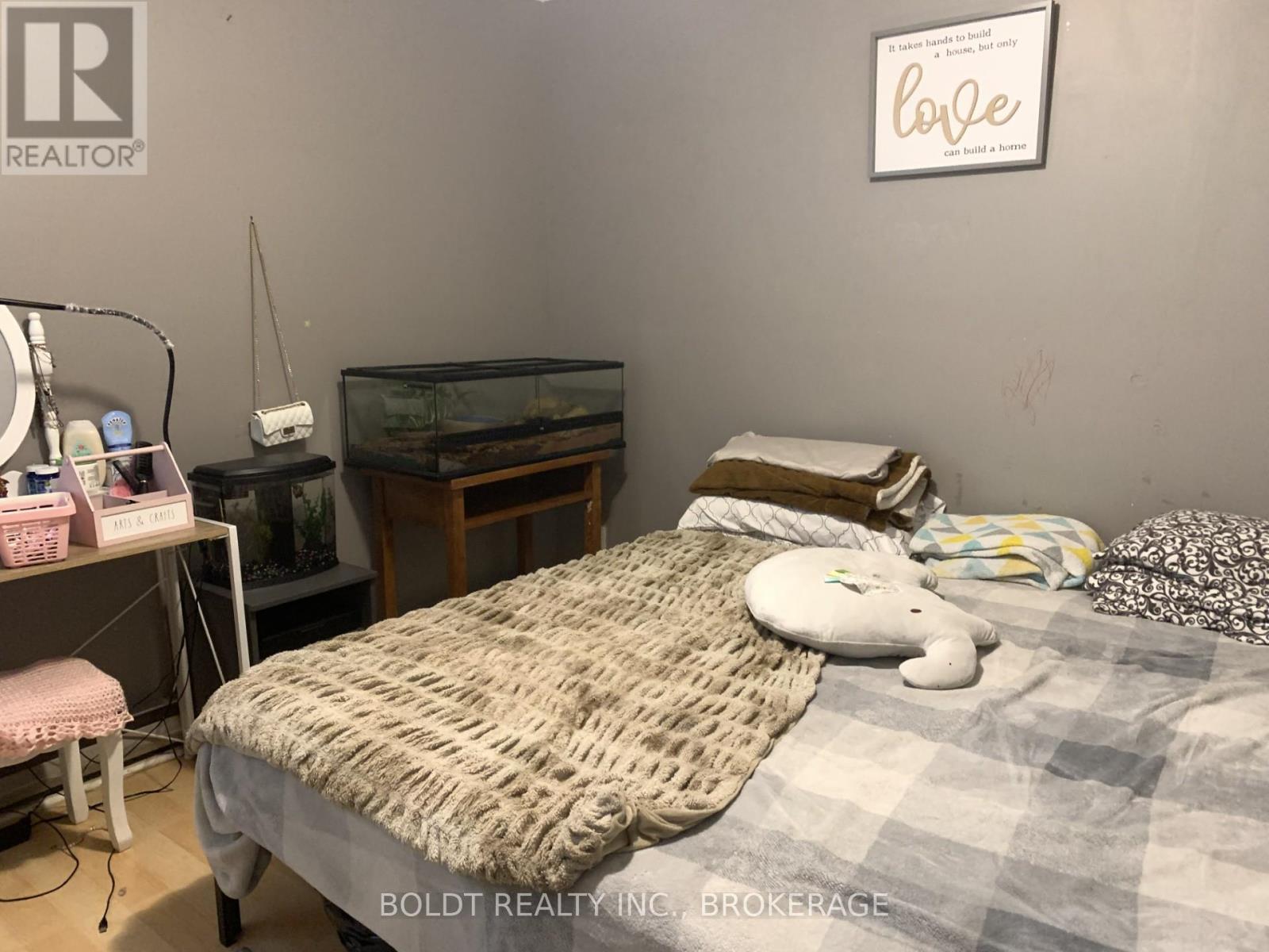 4573 Armoury Street, Niagara Falls, Ontario  L2E 1S5 - Photo 17 - X12416311