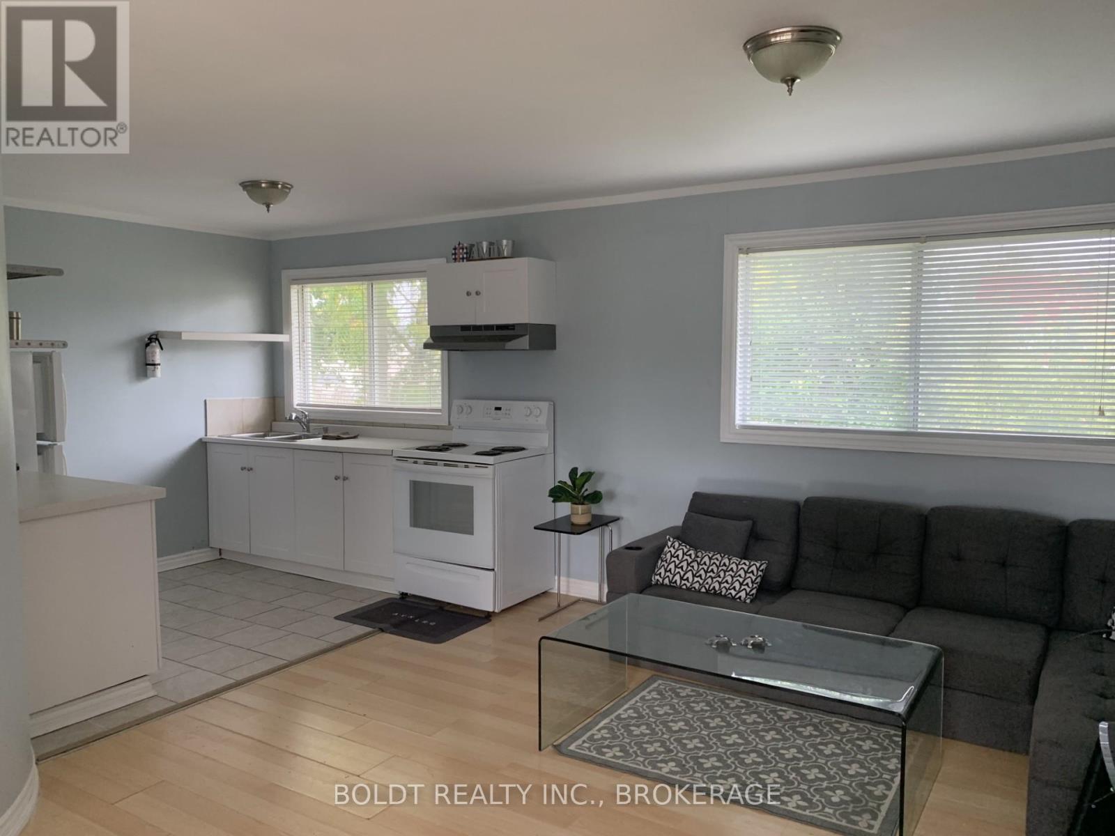 4573 Armoury Street, Niagara Falls, Ontario  L2E 1S5 - Photo 3 - X12416311