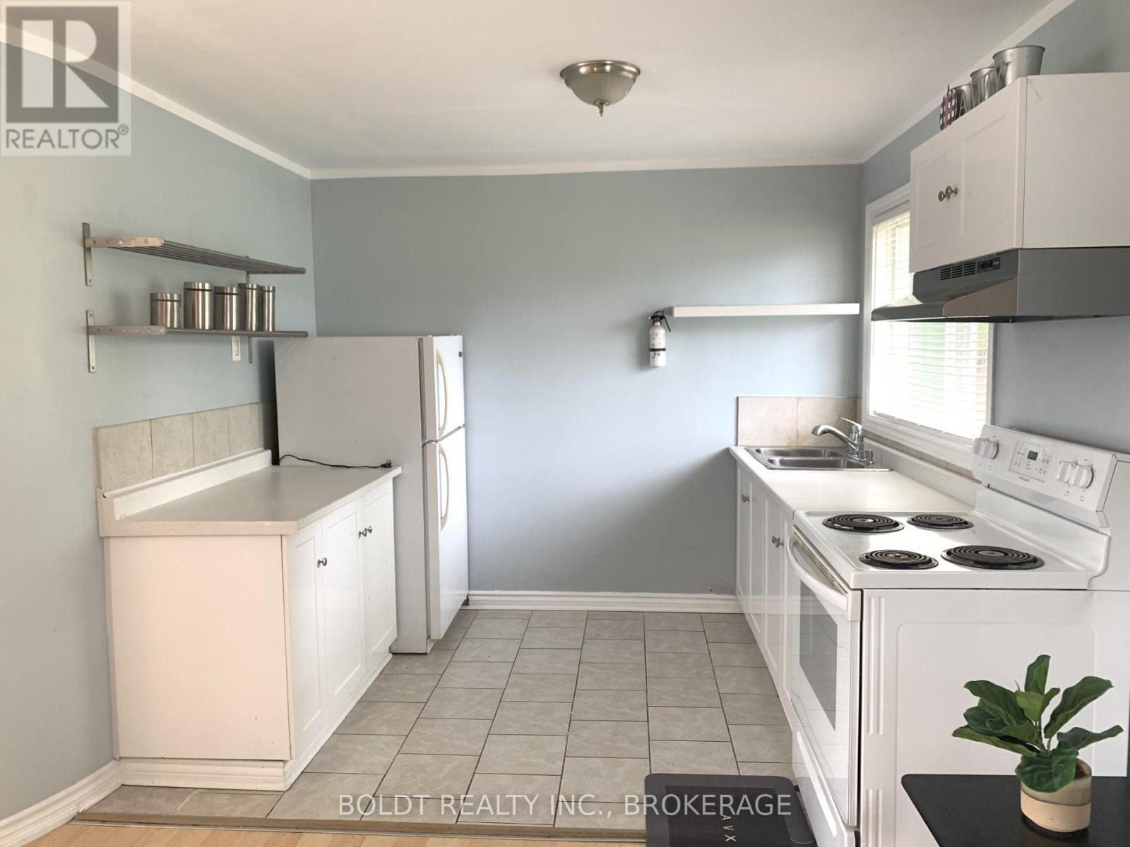 4573 Armoury Street, Niagara Falls, Ontario  L2E 1S5 - Photo 7 - X12416311