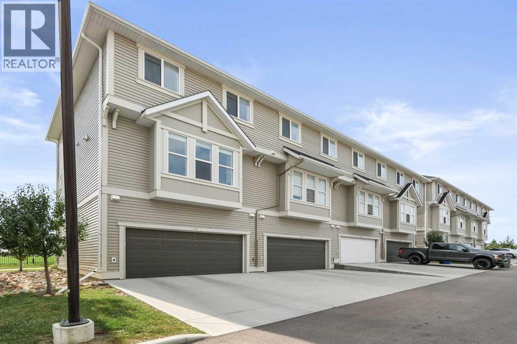 415 South Point Lane Sw, Airdrie, Alberta  T4B 5G8 - Photo 5 - A2255419