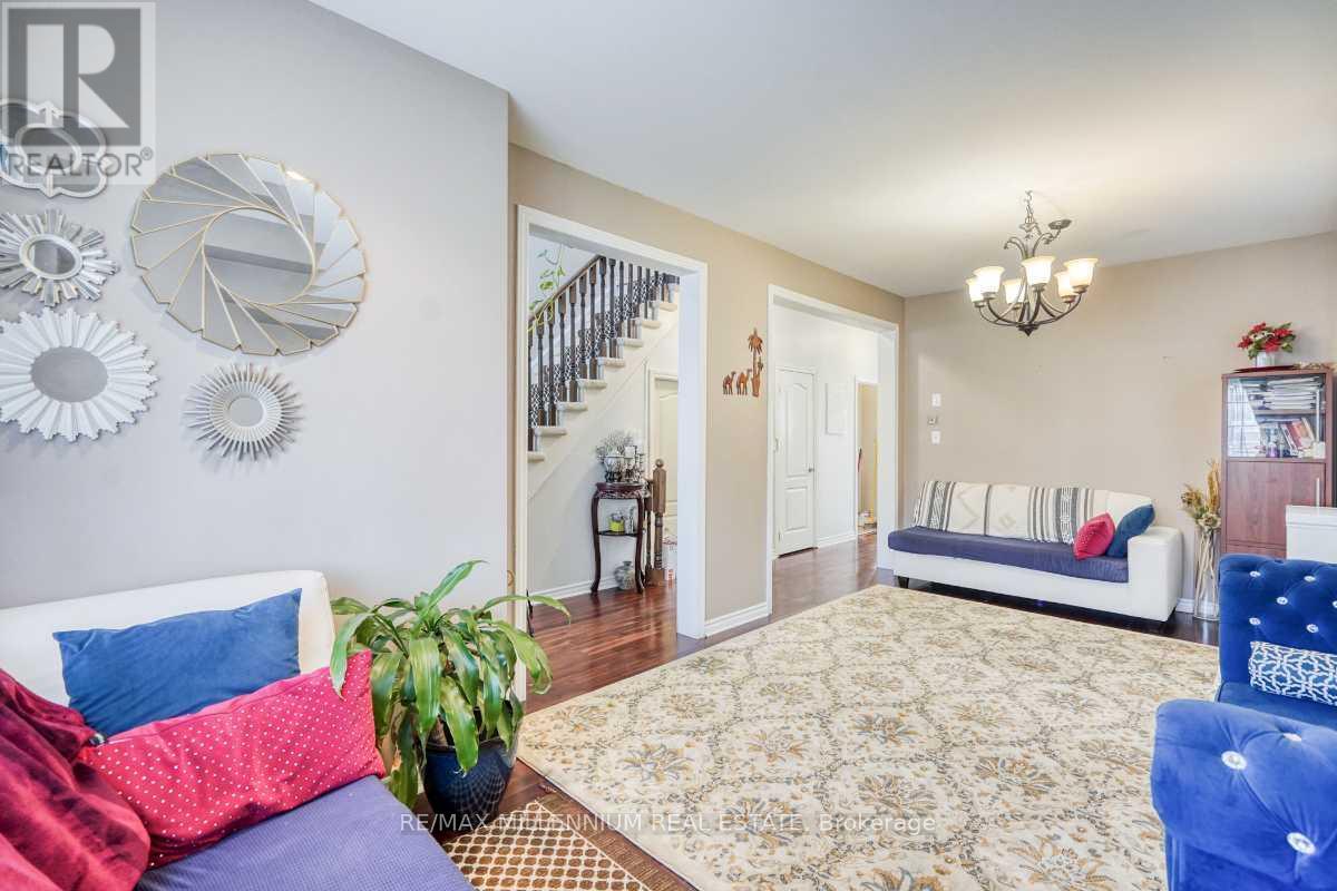 52 The Queens Way, Barrie, Ontario  L4M 7J3 - Photo 8 - S12416159