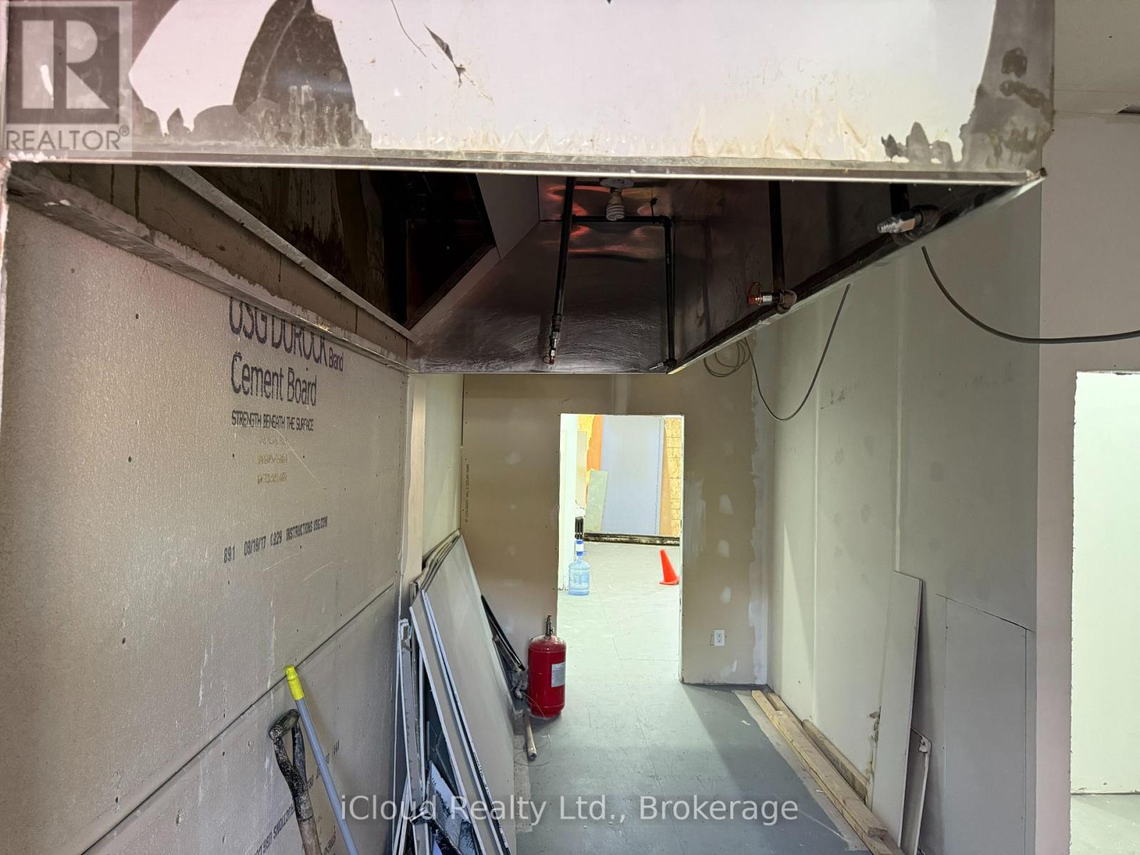 1552 Eglinton Avenue W, Toronto, Ontario  M6E 2G8 - Photo 5 - W12416139