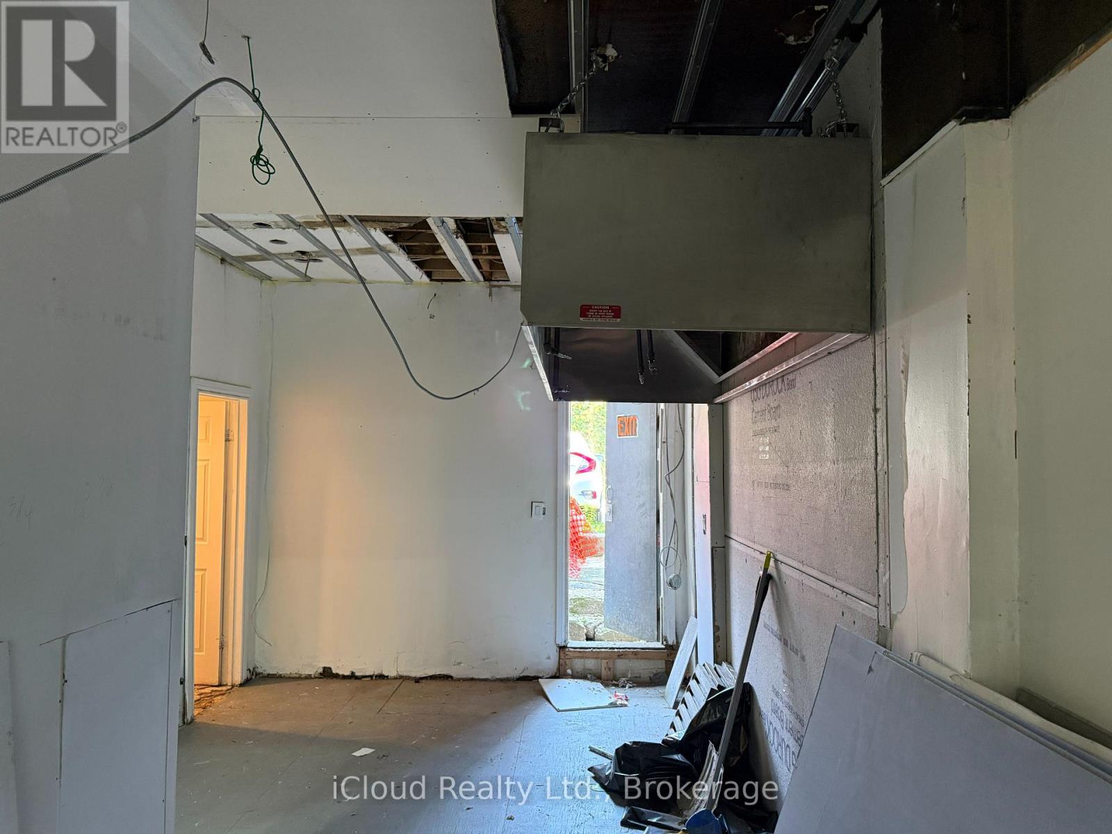 1552 Eglinton Avenue W, Toronto, Ontario  M6E 2G8 - Photo 6 - W12416139
