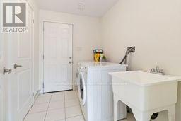 3192 Mintwood Circle, Oakville, Ontario  L6H 0P1 - Photo 7 - W12416158