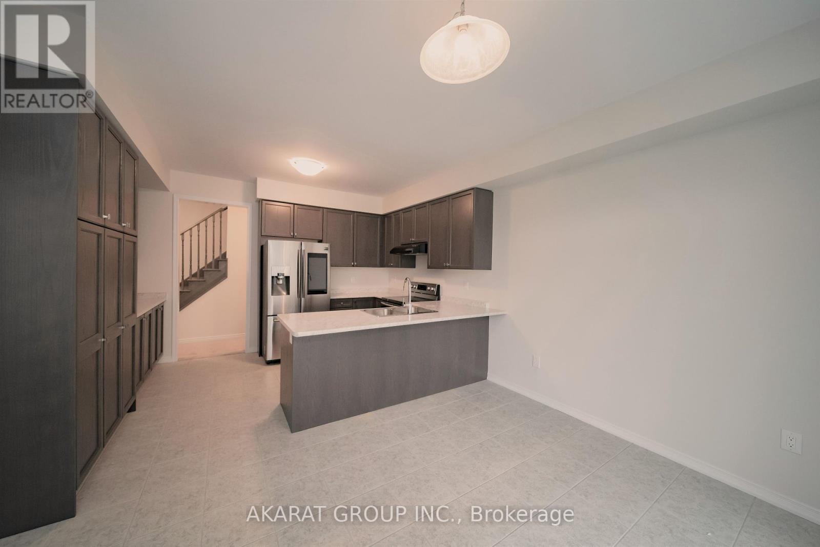 135 Esther Crescent, Thorold, Ontario  L3B 0H1 - Photo 13 - X12416147