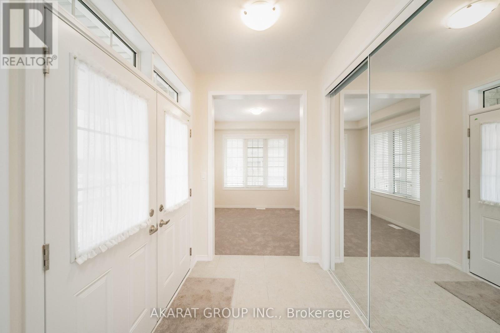 135 Esther Crescent, Thorold, Ontario  L3B 0H1 - Photo 4 - X12416147