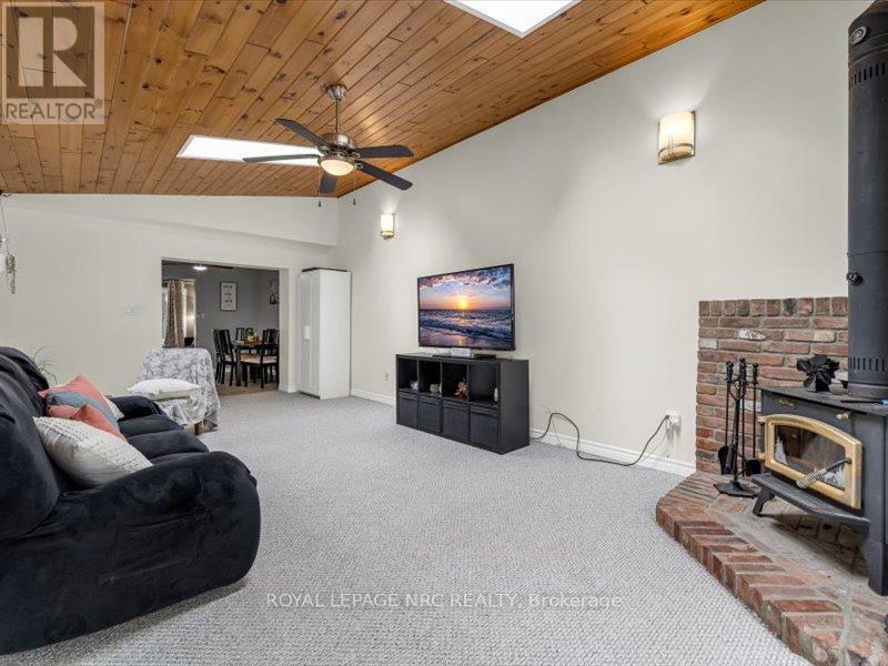 39 Meadowlark Street, Hamilton, Ontario  L9A 2K4 - Photo 11 - X12416149