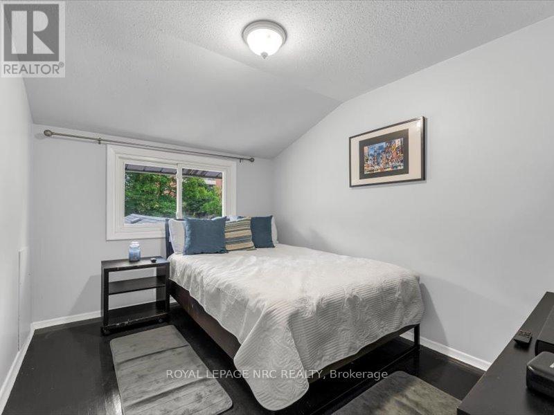 39 Meadowlark Street, Hamilton, Ontario  L9A 2K4 - Photo 12 - X12416149