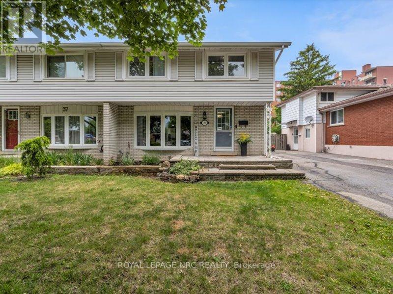 39 Meadowlark Street, Hamilton, Ontario  L9A 2K4 - Photo 2 - X12416149
