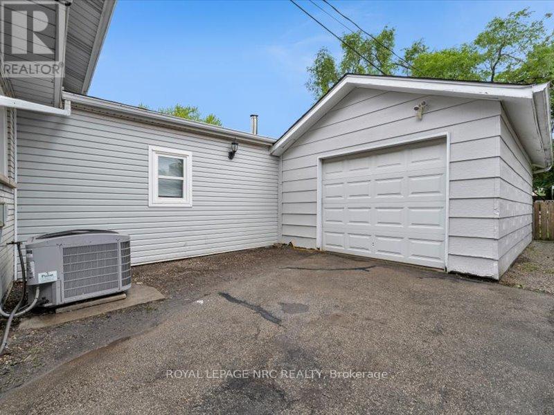 39 Meadowlark Street, Hamilton, Ontario  L9A 2K4 - Photo 20 - X12416149