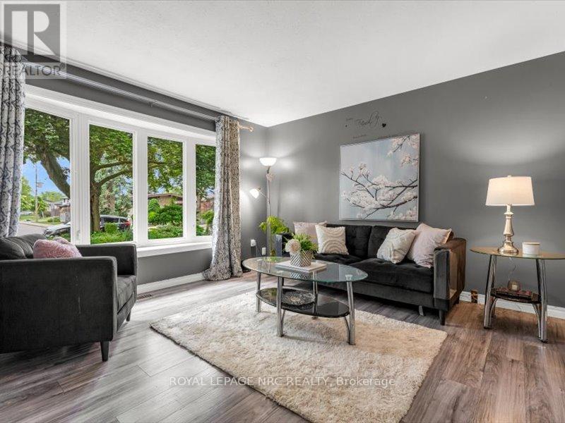 39 Meadowlark Street, Hamilton, Ontario  L9A 2K4 - Photo 5 - X12416149