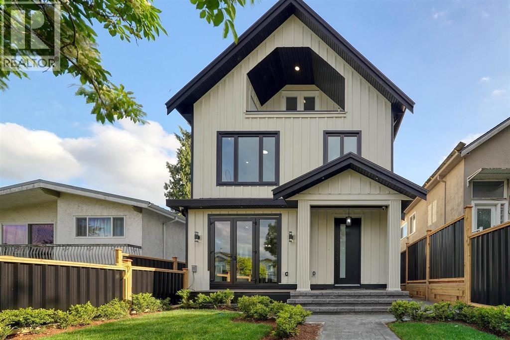 2 3216 VENABLES STREET, Vancouver, British Columbia