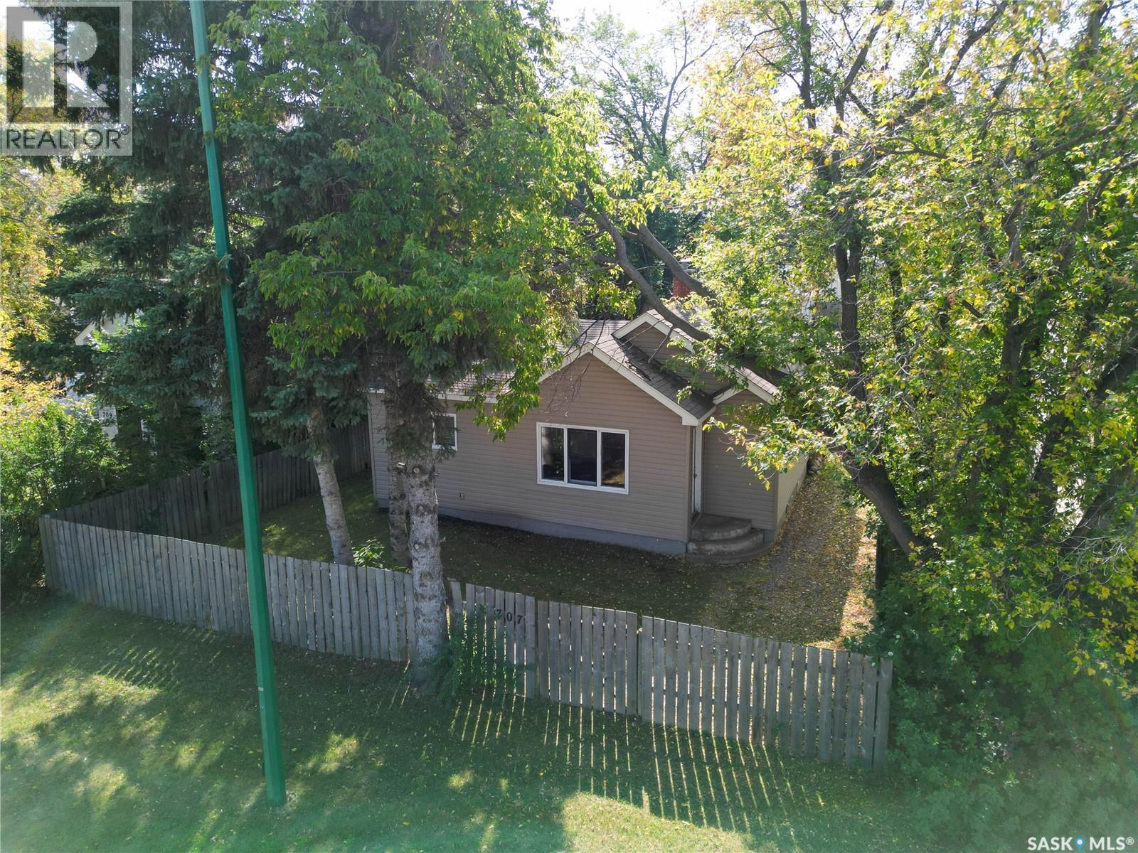 707 5th Street E, Prince Albert, Saskatchewan  S6V 0M5 - Photo 1 - SK018759